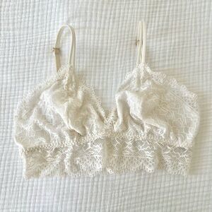 Soma Ivory Lace Bralette - size L